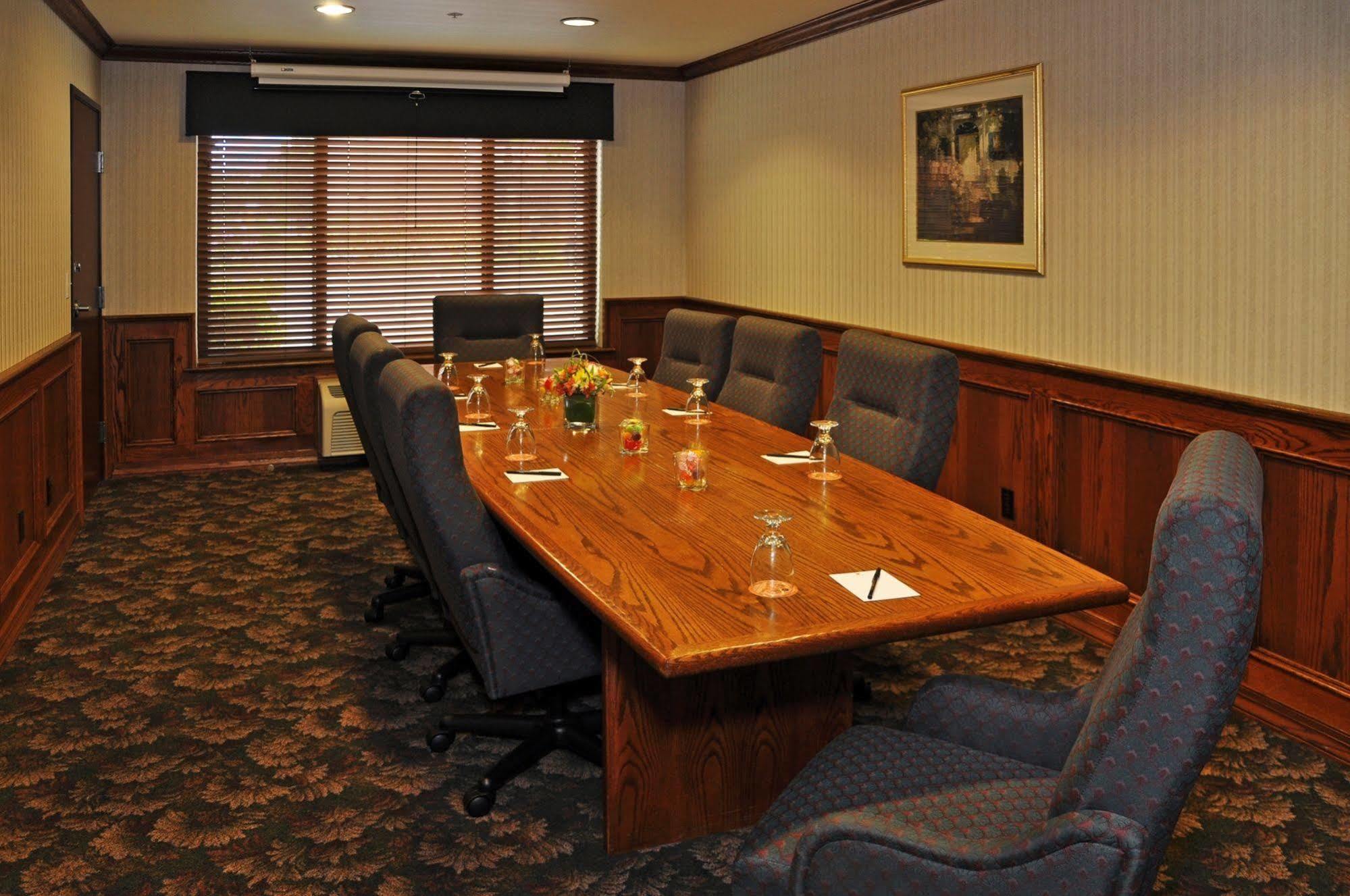 Oxford Suites Portland - Jantzen Beach Kemudahan gambar